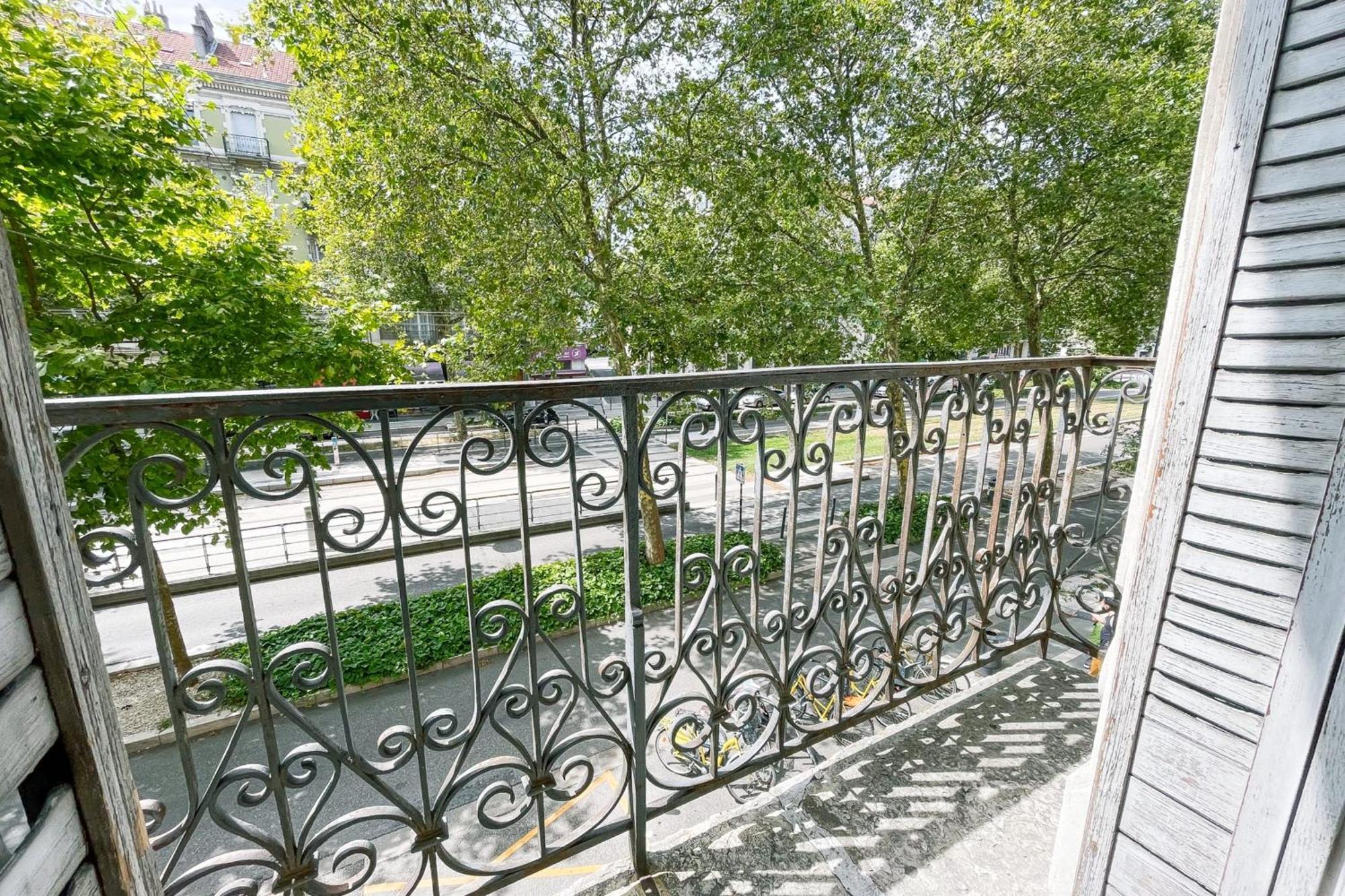 Ferienwohnung #G3 The Authentic T2 Downtown Balcony Tramway Grenoble Exterior foto